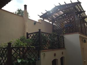 a building with a fence and a balcony on it at Villa Serra B&B iun E6769 in Oristano