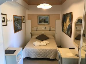 a small bedroom with a bed in a room at Hotel Byron in Milano Marittima