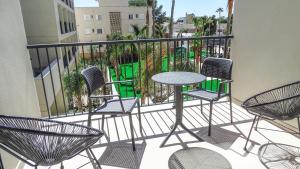 a patio with chairs and a table on a balcony at Hotel Paradiso Garden in Playa de Palma