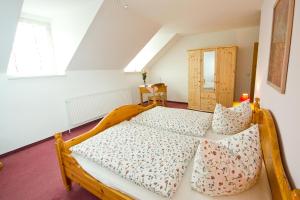 Postel nebo postele na pokoji v ubytování Hotel Garni Am Klostermarkt