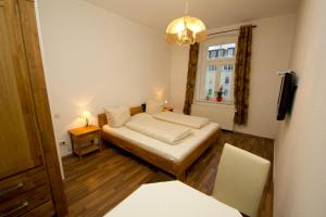 Postel nebo postele na pokoji v ubytování Hotel Garni Am Klostermarkt
