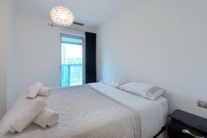 A bed or beds in a room at Plaza Europa Fira Gran Via