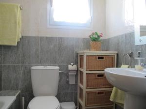 Koupelna v ubytování El Eresma de Carmen + 11 fotografií