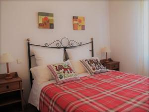 A bed or beds in a room at El Eresma de Carmen