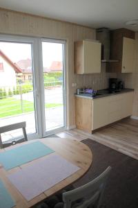 Kuchyňa alebo kuchynka v ubytovaní Apartamenty pod Wilczakiem