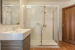 Kúpeľňa v ubytovaní Ca' Del Monastero 3 Collection Apartment for 4 Guests with Lift