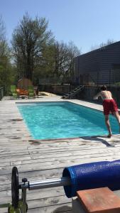 Foto dalla galleria di Workshop with shared pool for 2-6 in Semur en Auxois, Burgundy a Semur-en-Auxois