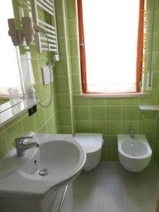 A bathroom at Hotel Biancaneve Wellness
