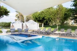 A piscina localizada em Dan Caesarea Resort ou nos arredores