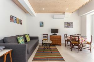 a living room with a couch and a table at As Serenas Casa B in Vila Nova De Cacela