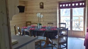 阿尔克河畔博讷瓦勒Chalet Le Bois Joli的相册照片