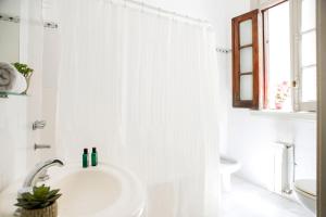 Un baño de Patios de Recoleta