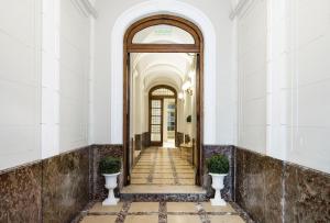 a hallway of a building with a door and two vases at Patios de Recoleta in Buenos Aires