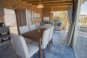 A seating area at One Bedroom Chalet managed by Lilly Apartments