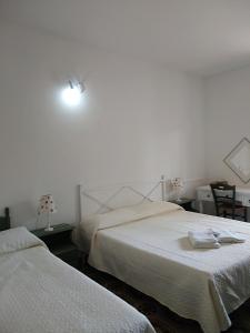Postel nebo postele na pokoji v ubytování La Via Del Mare