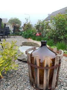 a vase sitting on the ground in a garden at Bobergs på Hamngården in Brantevik