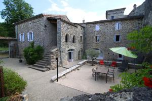 Photo de la galerie de l'établissement Logis Hôtel Restaurant Gîte La Bastide du Vébron, à Grospierres