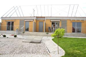 Vonkajšia záhrada v ubytovaní Apartamenty pod Wilczakiem