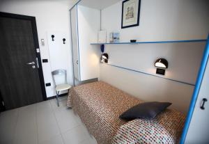 A bed or beds in a room at Hotel Biancaneve Wellness