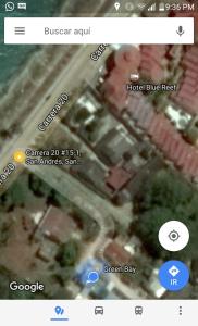 ein Screenshot eines Mobiltelefons mit einer Karte in der Unterkunft Hostal green bay in San Andrés