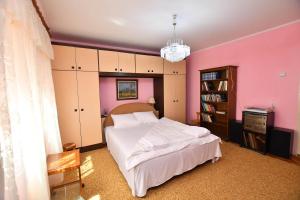Postel nebo postele na pokoji v ubytování Kaza apartment