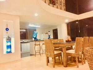 Kuchyň nebo kuchyňský kout v ubytování HERMOSA CASAQUINTA FAMILIAR CONDOMINIO CAMPESTRE EL PEÑON Piscina Privada Campo de Golf