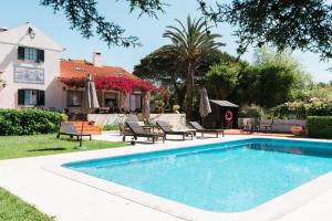 a swimming pool in the yard of a house at Quinta Verde Sintra - Casa de Campo in Sintra