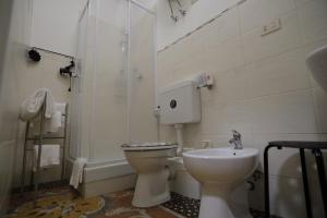 A bathroom at Check-Inn Rooms Genova Centro