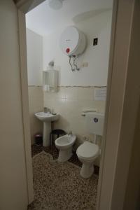 A bathroom at Check-Inn Rooms Genova Centro