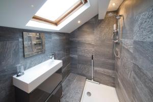 Un baño de Blackbird Luxury Apartments Room 4