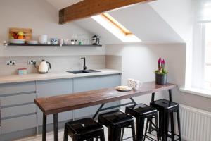 Una cocina o zona de cocina en Blackbird Luxury Apartments Room 4 13 fotos más