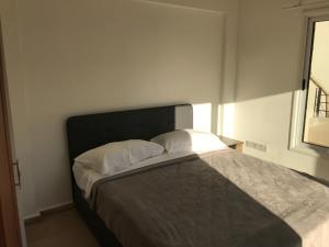 Кровать или кровати в номере Suluca Homes