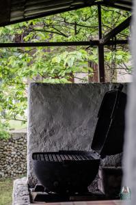 Kemudahan BBQ tersedia untuk tetamu di chalet