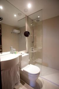 A bathroom at Carris Casa de la Troya Még 37 kép