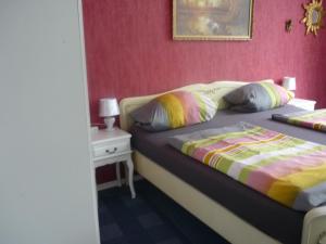 מיטה או מיטות בחדר ב-Hotel an der Fähre