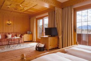 Telewizja i/lub zestaw kina domowego w obiekcie Hotel Lärchenhof Natur