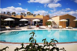 Bazén v ubytování Hotel Cala Mirto nebo v jeho okolí