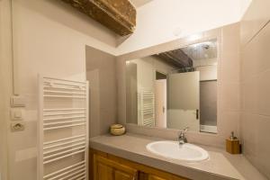 a bathroom with a sink and a mirror at COSY HOME PERIGUEUX in Périgueux