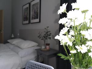 Posteľ alebo postele v izbe v ubytovaní Glam House Apartments