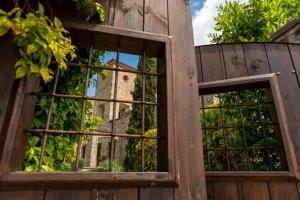 an old window with a view of a castle at Villa Venus Resort & SPA in Atena Lucana