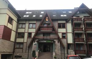 un gran edificio con una escalera delante de él en Studio 101 Fatrapark 1 Ružomberok, en Ružomberok