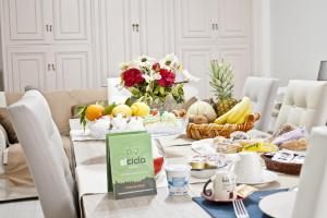 Jedlo v ubytovaní bed & breakfast alebo blízkom okolí