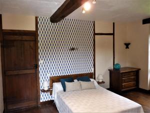 a bedroom with a bed and a blue and white wall at Chambre d'hôtes Altzia 1 in Saint-Michel