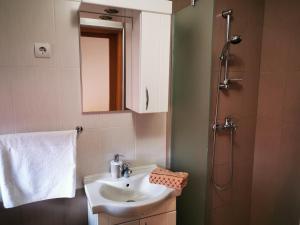 A bathroom at Guesthouse Samolov