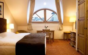Postel nebo postele na pokoji v ubytování Hotel Zamek Bobolice