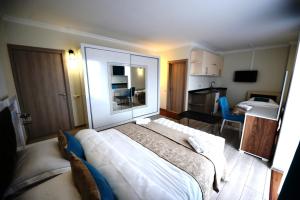 Postel nebo postele na pokoji v ubytování Hotel Aristocrat Batumi