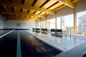 Swimming pool sa o malapit sa Hotel Kašperk