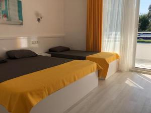 Postel nebo postele na pokoji v ubytování Aroma Butik Hotel