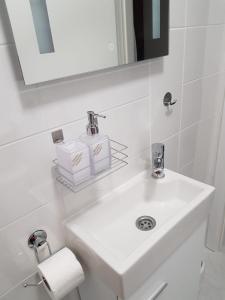 Bilik mandi di Apartman Kristina - Self check in & check out
