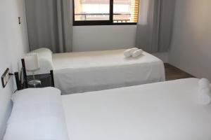 Łóżko lub łóżka w pokoju w obiekcie Apartamento Ronda 4 - Los Boliches